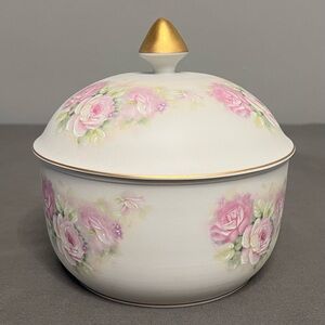 VTG Ibis Aveiro Portugal Porcelanas Medium Size Lidded Trinket Box 6x6”